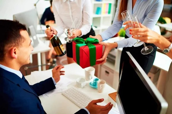 Một số quà biếu sếp ấn tượng và khéo léo