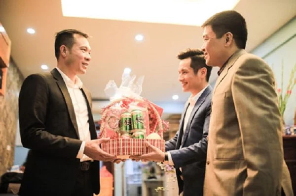 Kinh nghiệm tặng quà tết đối tác ý nghĩa và sang trọng