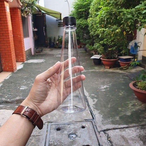 Chai nhựa 330ml tam giác CL08