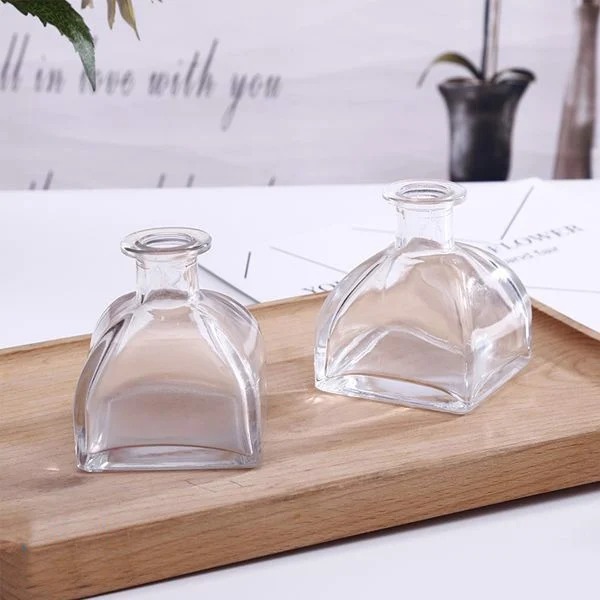 Chai thủy tinh tạo hình độc lạ CL04