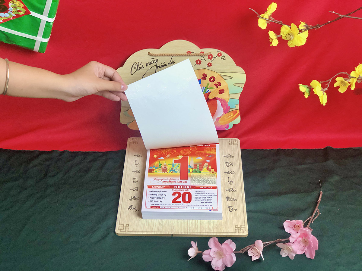 Lịch gỗ treo tường LT02