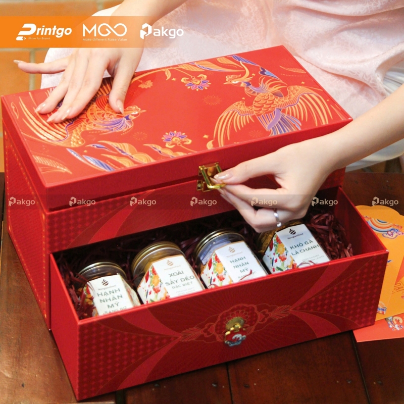 Mẫu hộp quà tết Phượng Uyển 2 tầng thanh lịch Mẫu hộp quà tết Phượng Uyển 2 tầng thanh lịch