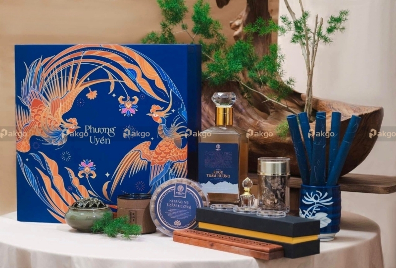 Mẫu hộp quà tết Phượng Uyển xanh đẳng cấp Mẫu hộp quà tết Phượng Uyển xanh đẳng cấp