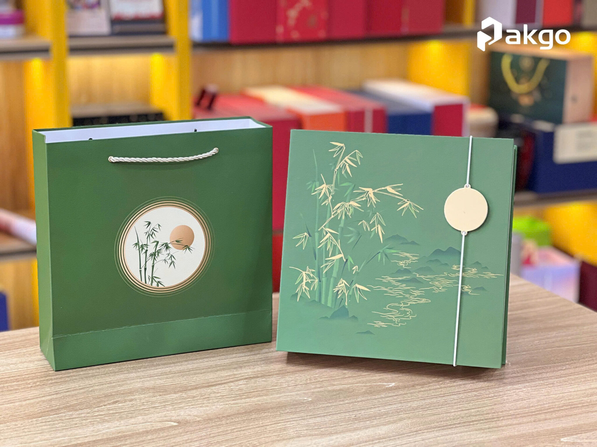 Hộp trung thu cao cấp 4 bánh – Thanh Trúc